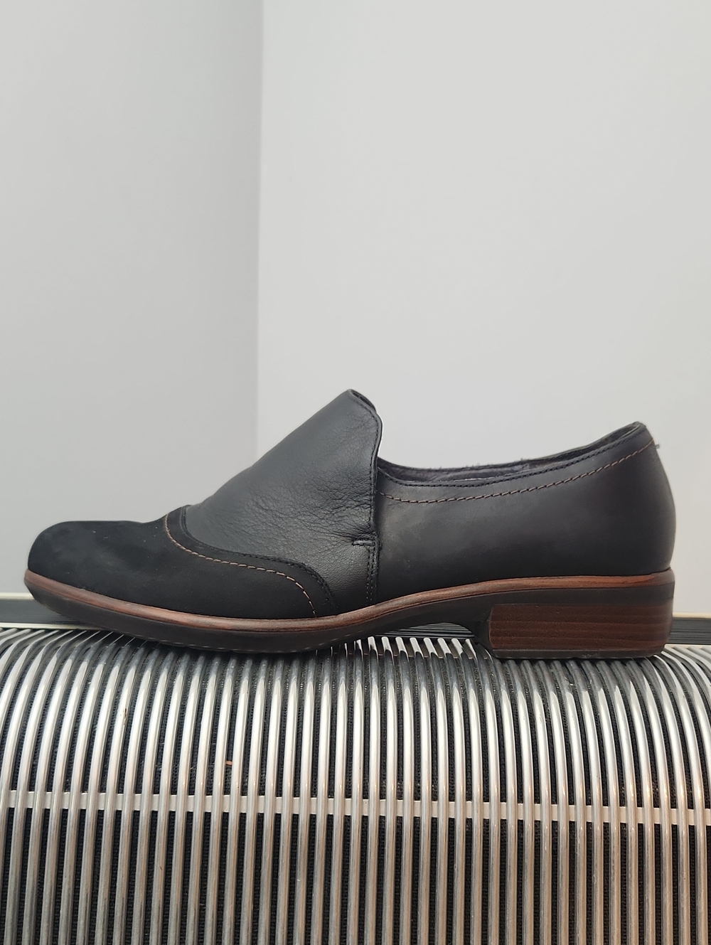 PRACTICALLY NEW NAOT TWO-TONED BLACK LEATHER SLIP ON LOAFERS SIZE 39